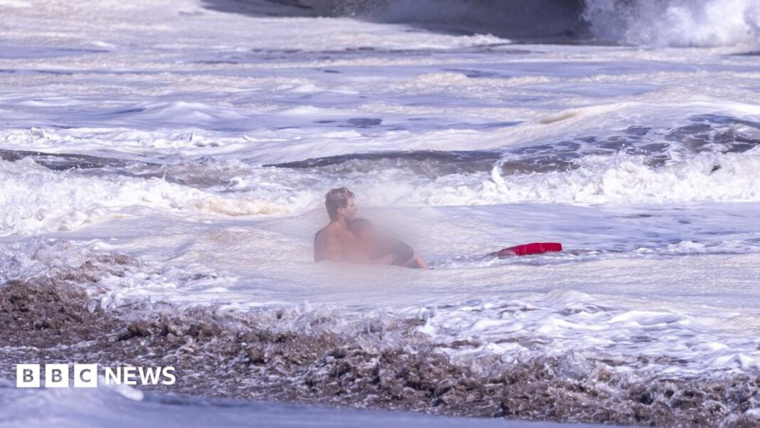 Bystander video shows teen lifeguards dramatic ocean rescue Bystander video shows teen lifeguard's dramatic ocean rescue